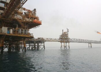 پایش سکوهای فراساحلی خلیج فارس به دانش‌بنیان ها واگذار شد