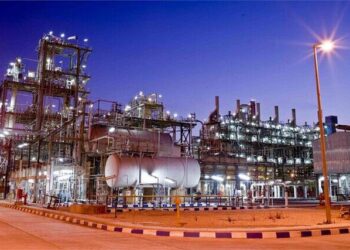 خوراک پتروپالایشگاه‌­ها توسعه پتروپالایشگاه‌ها در دولت چهاردهم چگونه محقق می‌شود؟