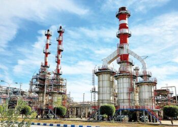 توسعه پتروپالایشگاه‌ها نیازمند همکاری تمامی ارکان حاکمیتی کشور به خ