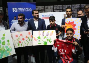 سفیر توان‌خواهان کلید بهشت این‌بار با پیراهن پرسپولیس