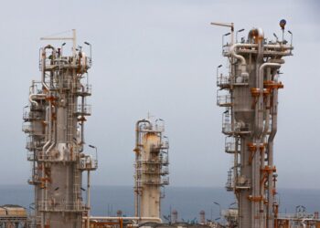 تولید گاز در پالایشگاه دهم پارس جنوبی هشت میلیارد متر مکعب شد