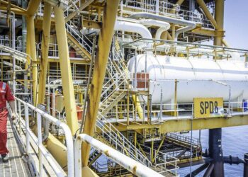 لغو مصوبه سقف حقوق انگیزه کارکنان عملیاتی نفت