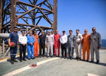 سکوی میدان مشترک فروزان