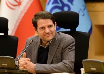 مدیر عامل صنایع پتروشیمی: از همکاری‌ با انجمن شیمی ایران استقبال می‌کنیم