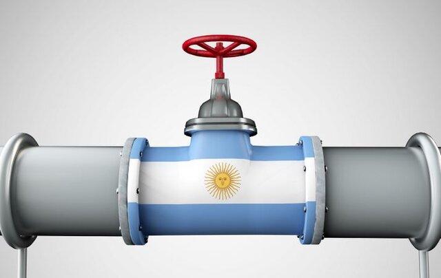  هوراسیو مارین، مدیر عامل شرکت YPF، در دهلی نو، با مدیران شرکت نفت و گاز طبیعی (OIL)، سازمان گاز هند (GAIL) و شرکت نفت و گاز طبیعی ویدش، قرار دادی امضا کرد.