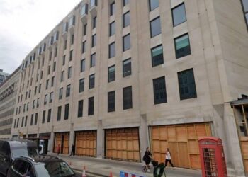 شرکت کرسنت ساختمان شرکت ملی نفت ایران در هلند را مصادره کرد