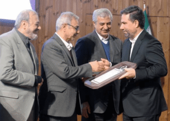 نشان ویژه بیستمین دوره سمپوزیوم بین المللی روابط عمومی کشور به دکتر شیخان رسید