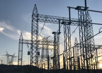 ۱.۸ میلیون مگاوات برق توسط مجتمع‌های پتروشیمی به شبکه سراسری تحویل داده شد