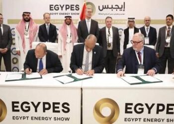 توافق تاریخی سه جانبه برای توسعه صنعت پتروشیمی مصر