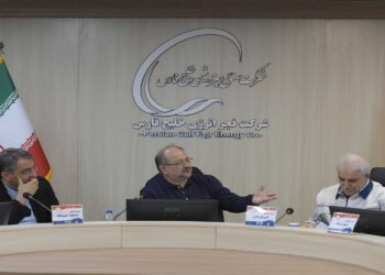 تاکید دکتر شریعتمداری بر ضرورت توسعه شرکت فجر انرژی خلیج‌فارس