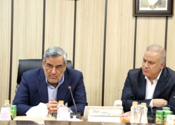 در نشست اخیر شرکت نفت فلات قاره، وضعیت پروژه‌های نفتی بررسی و بر اهمیت حمایت از منابع انسانی و توسعه پایدار صنعت نفت کشور تأکید شد، تا آینده‌ای روشن و مستمر برای این حوزه رقم خورد.