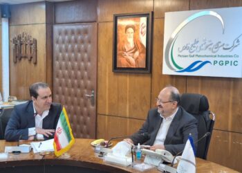 دیدار استاندار ایلام با رئیس هلدینگ خلیج فارس