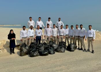 شرکت مخازن سبز پتروشیمی عسلویه به مناسبت روز جهانی محیط زیست اقدام به پاکسازی ساحل نایبند کرد.