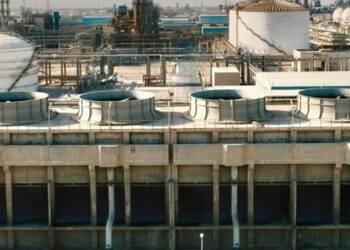 لایروبی آنلاین کف کولینگ‌تاورها بدون توقف فرآیند تولید در پتروشیمی اروند