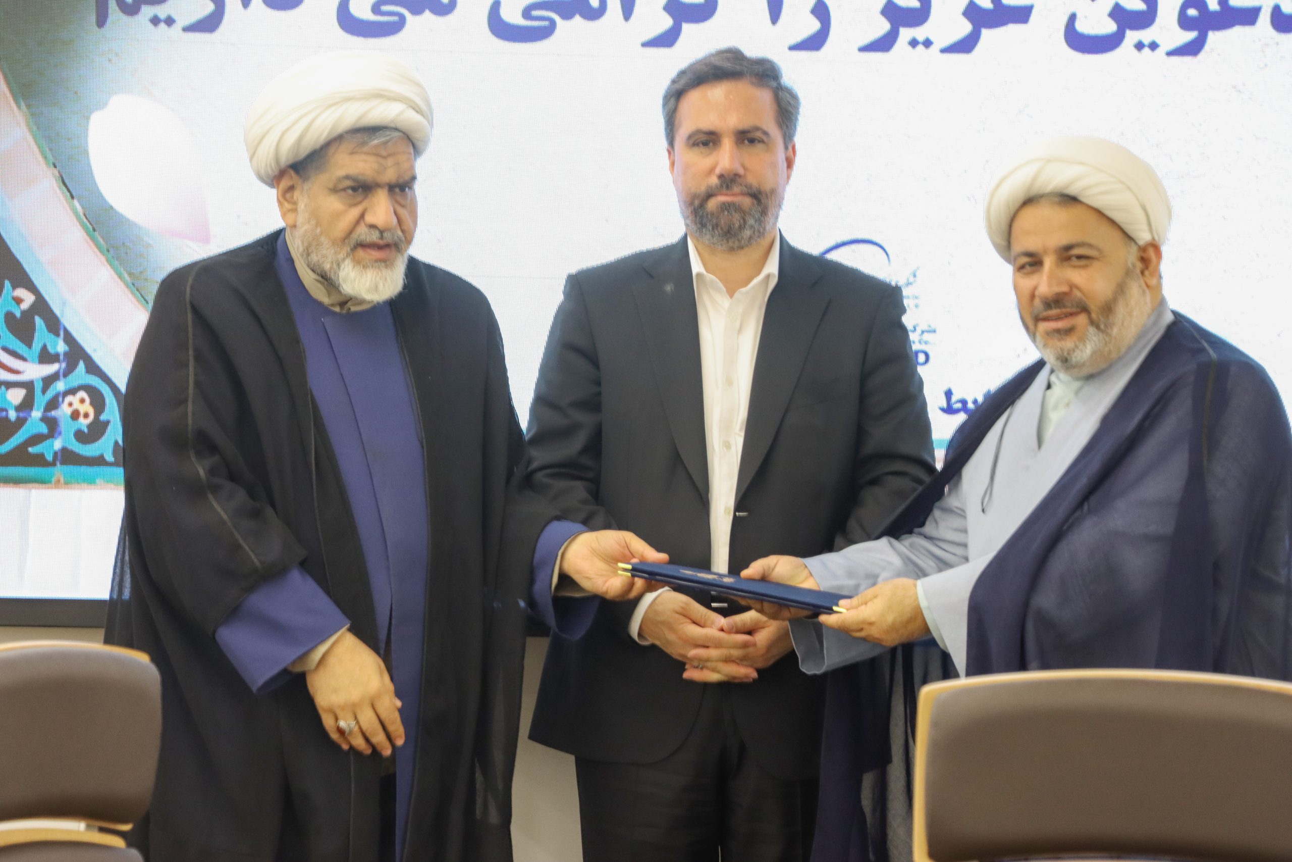 حجت‌الاسلام والمسلمین حسن شیخی با حکم مشاور وزیر نفت به عنوان نماینده و رابط ستاد اقامه نماز در منطقه پارس جنوبی منصوب شد
