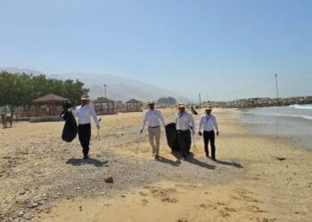 شرکت صنایع پتروشیمی سبلان به همراه شهرداری و شورای شهر شیرینو، برای اولین‌بار برنامه پاکسازی ساحل این شهر را برگزار کرد
