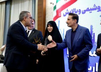 تقدیر از مدیرعامل هلدینگ پتروفرهنگ