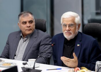 بازدید معاون اول رئیس‌جمهور از وزارت نفت و تقدیر از توانمندی‌ها