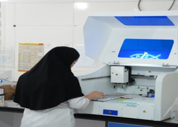 شرکت صنایع پلیمر گچساران در راستای مسئولیت اجتماعی، تجهیزات آزمایشگاهی تشخیص هورمونی به آزمایشگاه دولتی گچساران اهدا کرد. این شرکت با هماهنگی وزارت بهداشت، دستگاه الایزا تمام‌اتوماتیک را خریداری و به آزمایشگاه ارسال کرد. این تجهیزات آزمایشگاهی تشخیص هورمونی به ارتقای سلامت عمومی و کاهش هزینه‌های درمانی کمک می‌کند.