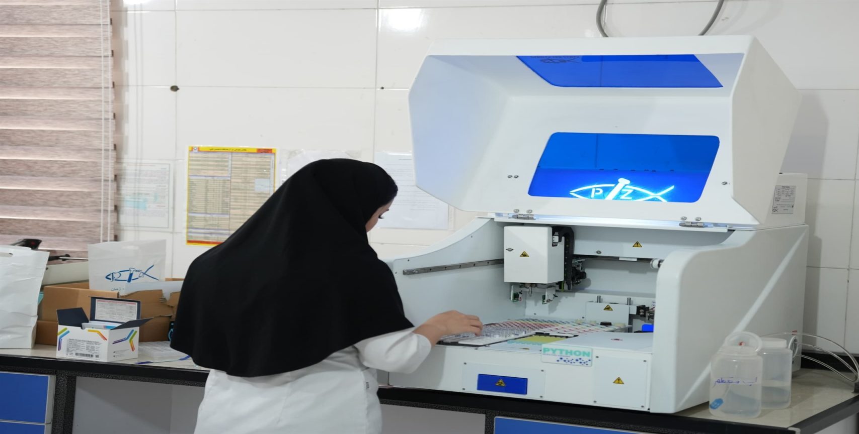 شرکت صنایع پلیمر گچساران در راستای مسئولیت اجتماعی، تجهیزات آزمایشگاهی تشخیص هورمونی به آزمایشگاه دولتی گچساران اهدا کرد. این شرکت با هماهنگی وزارت بهداشت، دستگاه الایزا تمام‌اتوماتیک را خریداری و به آزمایشگاه ارسال کرد. این تجهیزات آزمایشگاهی تشخیص هورمونی به ارتقای سلامت عمومی و کاهش هزینه‌های درمانی کمک می‌کند.