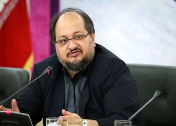 تکذیب شایعه نوه محمد شریعتمداری و خودروهای میلیاردی