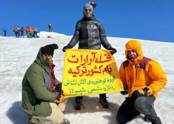 آتش‌نشانان پتروشیمی شیراز دو قله آرارات و سبلان را فتح کردند