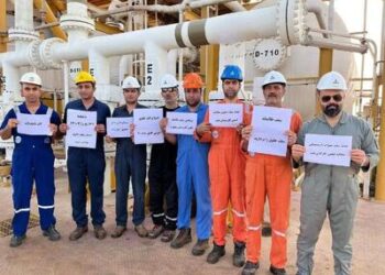 کارگران نفت خواستار رفع محدودیت‌های مزدی شدند