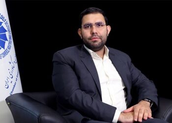 امین شاکری به نمایندگی از صندوق بازنشستگی کشوری، مجدداً به عضویت هیات مدیره پتروشیمی اصفهان درآمد. وی پیش از این نیز نایب رئیس هیات مدیره این شرکت بوده است.