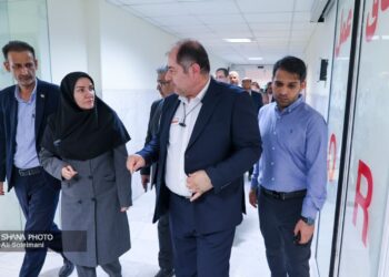 معاون وزیر نفت از شهرک نفت جم بازدید کرد