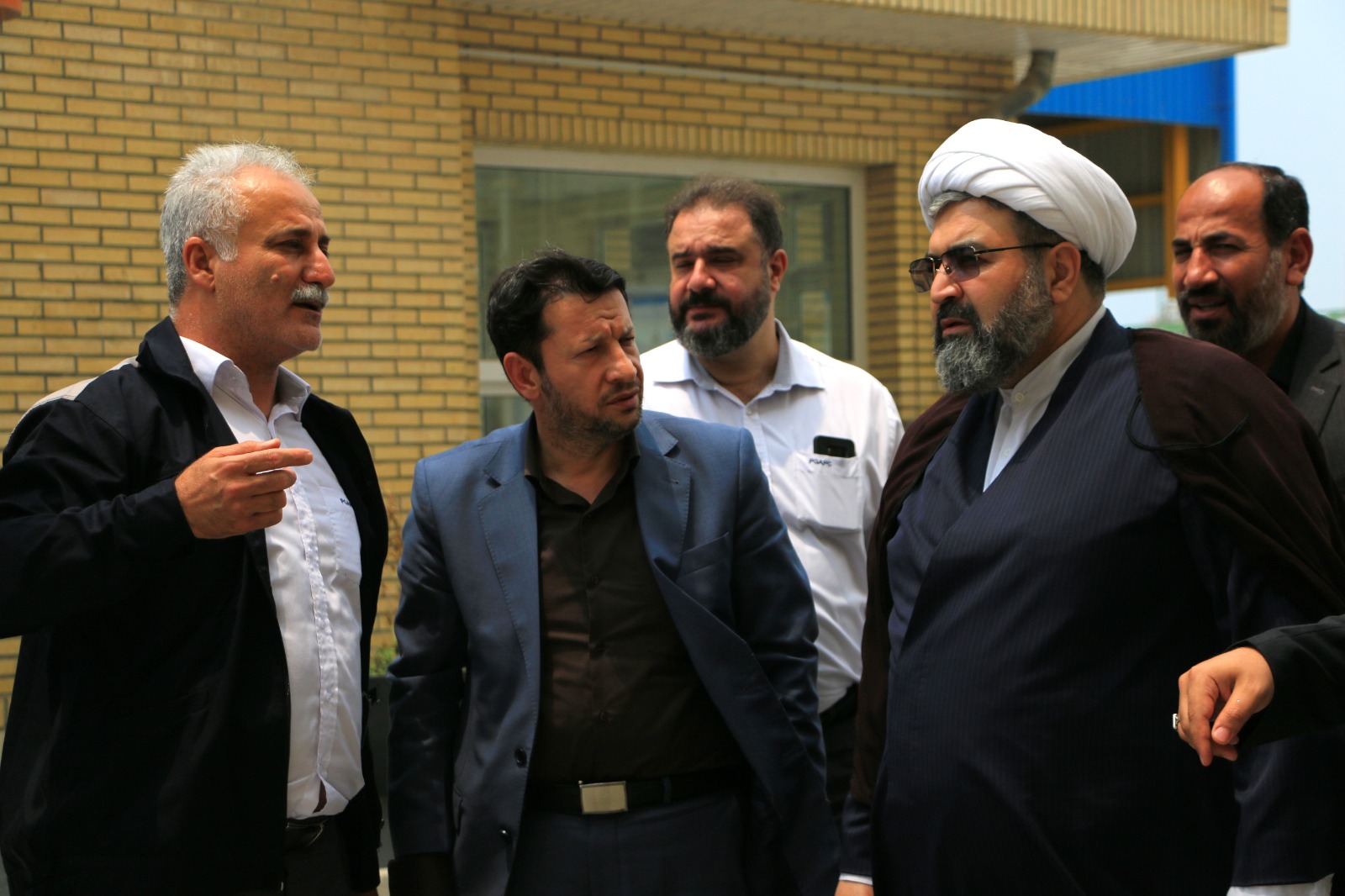 حجت‌الاسلام موحدی‌راد، رئیس کل دادگستری استان سیستان و بلوچستان، و مهدی مهرانگیز، رئیس کل دادگستری استان بوشهر، با حضور در مجتمع پتروشیمی آپادانا از بخش‌های مختلف این مجموعه تولیدی بازدید کردند.