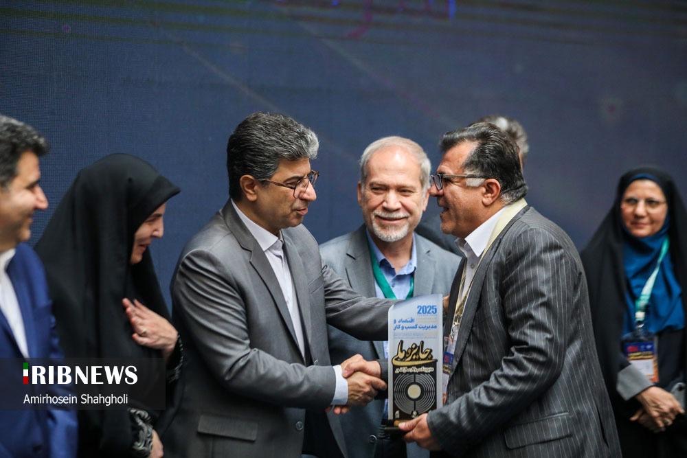 شرکت پتروشیمی سبلان به عنوان یکی از شرکت‌های پیشرو در حوزه صنعت و مدیریت، در چهارمین کنفرانس بین‌المللی اقتصاد، مدیریت و کسب‌وکار که در سالن اجلاس سران برگزار شد، موفق به کسب عنوان «شرکت برگزیده اقتصاد و مدیریت کسب‌وکار» شد.