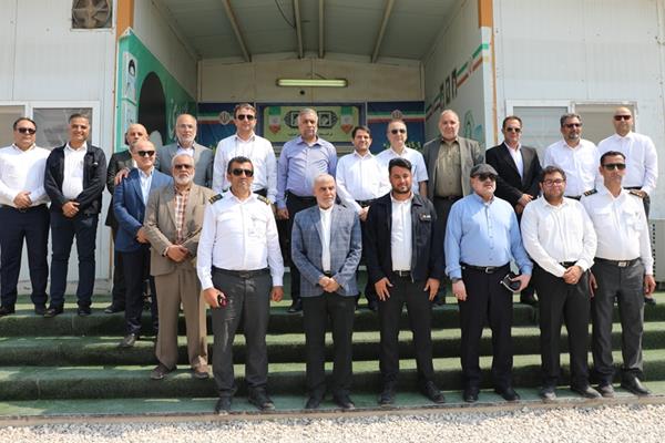 به گزارش مسیرانرژی به نقل از روابط عمومی شرکت مخازن سبز پتروشیمی عسلویه: در این رویداد، دکتر حسن عباس‌زاده، مدیرعامل شرکت ملی صنایع پتروشیمی ایران و دکتر سعید صادقی گوغری، مدیرعامل سازمان تأمین اجتماعی نیروهای مسلح، به همراه دکتر افشار بازیار، مدیرعامل شرکت سرمایه‌گذاری تجاری شستان و دکتر کمالی مدیرعامل شرکت از امکانات و توانمندی‌های شرکت مخازن سبز پتروشیمی عسلویه بازدید به عمل آوردند.