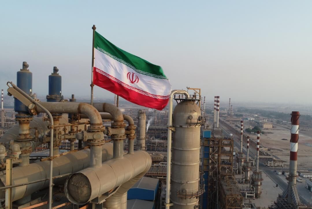 به گزارش مسیر انرژی به نقل از شانا، یکی از مهم‌ترین ویژگی‌های صنعت نفت، پویایی و تحرک این صنعت است، اما برای پویایی این صنعت سرمایه و فناوری نیاز است. با توجه به این مهم، با روی کار آمدن دولت چهاردهم، توجه به اتمام پروژه‌های نفتی پراهمیت و آغاز پروژه‌های جدید با هدف افزایش ظرفیت تولید در اولویت قرار گرفت.