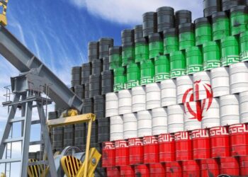 به گزارش مسیر انرژی به نقل از تسنیم، حمید بورد، مدیرعامل شرکت ملی نفت ایران در آیین تکریم و معارفه مدیران امور مالی و امور بین‌الملل این شرکت با اشاره به رهنمودهای مقام معظم رهبری درباره تنوع و تعدد روش‌های فروش نفت گفت: این رهنمودها باید به‌عنوان نقشه راه در مجموعه امور بین‌الملل مورد توجه ویژه قرار گیرد.