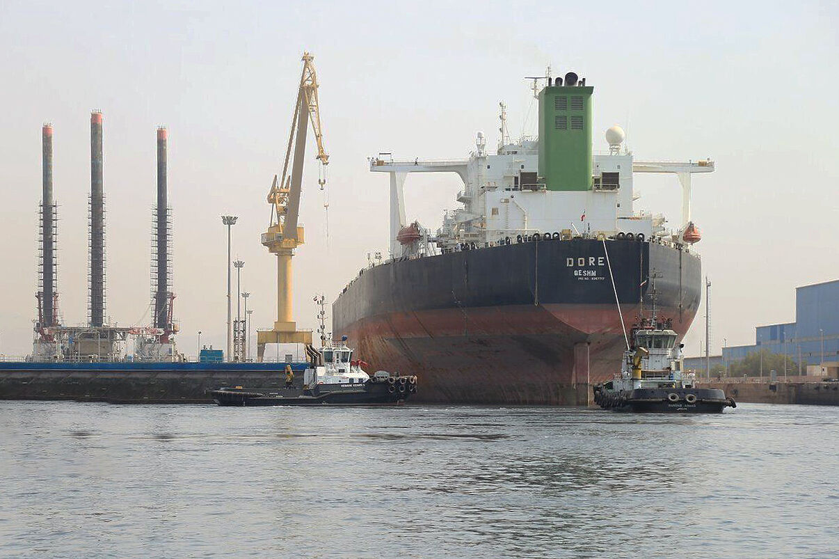 به گزارش مسیر انرژی به نقل از تسنیم، حمید بورد، مدیرعامل شرکت ملی نفت با تأکید بر استمرار صادرات نفت ایران، گفت: با وجود همه مشکلات، تحریم‌ها و فشارهای موجود، صادرات نفت ایران همانند گذشته با روش‌ها و میزان مناسبی در حال انجام است و مشکل خاصی در این زمینه وجود ندارد.