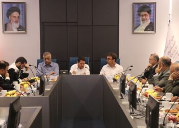 به گزارش مسیرانرژی به نقل از روابط عمومی شرکت پلیمر آریاساسول، دکتر حسن عباس‌زاده مدیر‌عامل شرکت ملی صنایع پتروشیمی ایران به‌همراه دکتر سعید صادقی گوغری، مدیرعامل سازمان تأمین اجتماعی نیروهای مسلح از شرکت‌های گروه شستان در عسلویه بازید کردند.