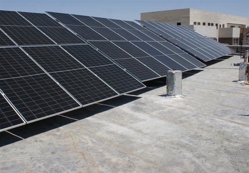 به گزارش مسیر انرژی به نقل از ایسنا، علیرضا رهایی اظهار کرد: بیش از پنج هزار هکتار اراضی ملی در شهرستان‌های استان سمنان جهت احداث نیروگاه‌های خورشیدی اختصاص یافته که تا کنون هزار و ۲۰۰هکتار از این زمین‌ها، برای اجرا و نصب پنل خورشیدی به اشخاص متقاضی واگذار شده است.