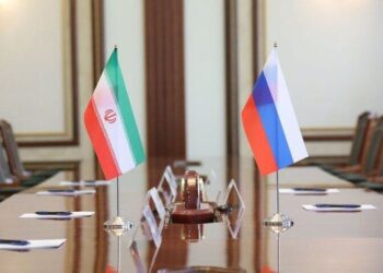 به گزارش مسیر انرژی به نقل از ایلنا، میرقاسم مومنی درباره همکاری تهران-مسکو در حوزه انرژی اظهار داشت: ایران  و روسیه از مدت‌ها قبل  در حوزه سرمایه‌گذاری مشترک، اکتشاف و توسعه میادین و صادرات انرژی  همکاری داشته‌اند همچنین برنامه سواپ انرژی بین دو کشور وجود داشته است. اما اکنون مسئله‌ای که داریم ساختاری است، روس‌ها در جنگ با اوکراین درگیر هستند  و موضوع دیگر اینکه دو کشور با هم مرز خشکی ندارند و فقط از مسیر دریا به هم مرتبط هستند، در دریای خزر هم زیرساخت‌های انرژی ایجاد نشده است  و ارتباط دو کشور باید از مسیر کشورهای آسیای میانه  و ترکمنستان و در منطقه قفقاز  از مسیر آذبایجان، ارمنستان و گرجستان باشد.