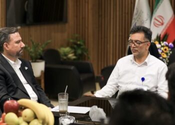به گزارش مسیرانرژی: در این نشست‌ها، دو طرف بر تقویت همکاری‌های مشترک، توسعه خدمات و ارتقای سطح پشتیبانی از صنعت در منطقه ویژه اقتصادی انرژی پارس تأکید کردند.