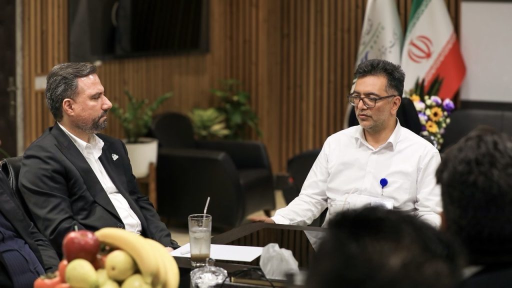 به گزارش مسیرانرژی: در این نشست‌ها، دو طرف بر تقویت همکاری‌های مشترک، توسعه خدمات و ارتقای سطح پشتیبانی از صنعت در منطقه ویژه اقتصادی انرژی پارس تأکید کردند.