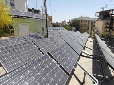 به گزارش مسیر انرژی به نقل از وزارت نیرو، محسن ذبیحی معاون هماهنگی توزیع شرکت توانیر با اشاره به سیاست‌های دولت در زمینه کاهش مصرف انرژی و استفاده از منابع پاک افزود: موضوع تأمین بخشی از انرژی مصرفی ادارات از طریق منابع تجدیدپذیر نخستین‌بار در سال ۱۳۹۵ و با تصویب هیات دولت مطرح شد. بر اساس این مصوبه، ادارات موظف شدند تا چهار سال، هر سال پنج درصد از مصرف خود را از انرژی‌های تجدیدپذیر تأمین کرده و به هدف نهایی ۲۰ درصد برسند.
