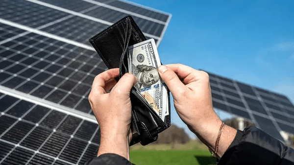 به گزارش مسیر انرژی به نقل از ایسنا، پروژه‌های موجود در فهرست برنامه‌ریزی شده برای لغو بودجه، شامل دو قطب اصلی جذب مستقیم کربن از هوا هستند که بودجه میلیارد دلاری از دولت جو بایدن، رئیس‌جمهور سابق، دریافت کرده‌اند.