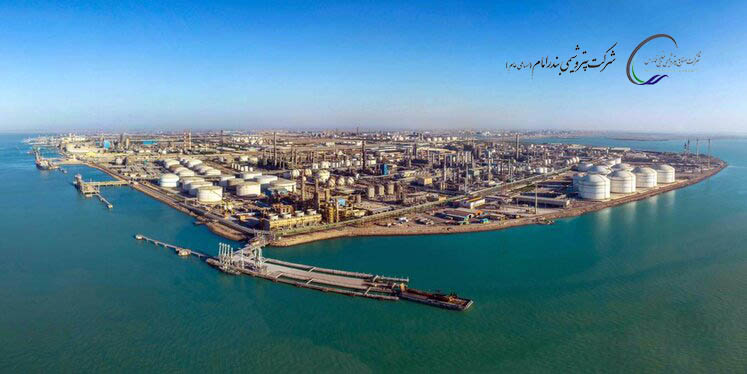 به گزارش مسیرانرژی به نقل از پتروچی، در نیمه نخست سال ۱۴۰۴، پتروشیمی بندر امام با اتکا به برنامه‌ریزی و سرمایه‌گذاری هدفمند، بیش از دو میلیون تن خوراک دریافت کرد و با رشد ۱۲ درصدی نسبت به مدت مشابه سال قبل، بالاترین میزان خوراک دریافتی در هشت سال اخیر را به ثبت رساند. خوراک NGL مجتمع نیز از مرز یک میلیون و ۳۵۰ هزار تن عبور کرد و در برخی روزهای امسال به رکورد کم‌سابقه ۱۲۰ هزار بشکه در روز رسید.