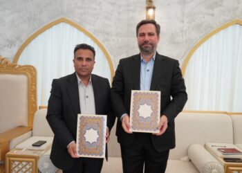 به گزارش مسیرانرژی: در حاشیه دیدار مدیرکل میراث فرهنگی،گردشگری و صنایع دستی و جمعی از راهنمایان گردشگری استان بوشهر از دهکده گردشگری پازارلند، تفاهم نامه همکاری شرکت عملیات غیرصنعتی پازارگاد و اداره کل میراث فرهنگی ، گردشگری و صنایع دستی استان بوشهر با هدف توسعه گردشگری در این استان امضا شد.