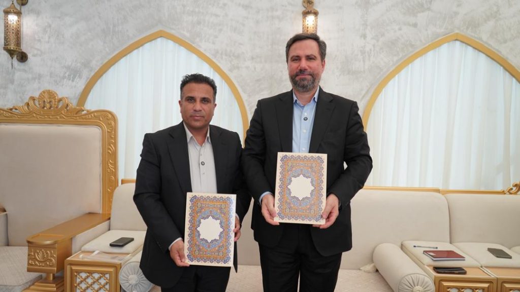 به گزارش مسیرانرژی: در حاشیه دیدار مدیرکل میراث فرهنگی،گردشگری و صنایع دستی و جمعی از راهنمایان گردشگری استان بوشهر از دهکده گردشگری پازارلند، تفاهم نامه همکاری شرکت عملیات غیرصنعتی پازارگاد و اداره کل میراث فرهنگی ، گردشگری و صنایع دستی استان بوشهر با هدف توسعه گردشگری در این استان امضا شد.