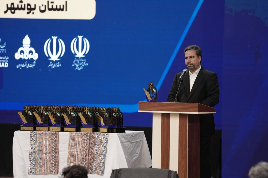 به گزارش مسیرانرژی به نقل از روابط عمومی شرکت عملیات غیرصنعتی پازارگاد؛ مدیر عامل شرکت پازارگاد در این مراسم با اشاره به نقش علم و دانش در پیشرفت هر جامعه‌ای، تأکید کرد: “منشا قدرت یک ملت علم و اندیشه است و ملتی پیروز می‌شود که صاحب علم باشد.”