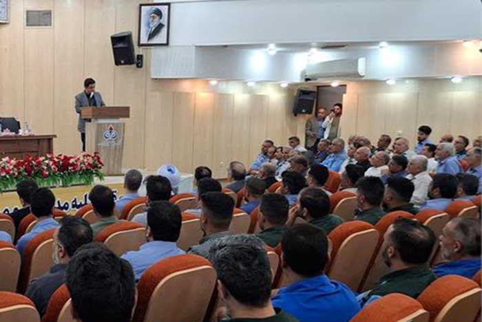 به گزارش مسیرانرژی به نقل از روابط‌عمومی و امور بین‌الملل پتروشیمی امیرکبیر، شرکت‌کنندگان در نشست صمیمی سرپرست شرکت با پرسنل ایثارگر، ضمن آشنایی با مفاد بخشنامه ابلاغی مدیرعامل وقت سازمان تامین اجتماعی، با متن قانون مصوب ابلاغی به شرکت‌ها نیز آشنا شده و بندهای مختلف آن را مورد بررسی قرار دادند.