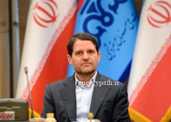به گزارش مسیرانرزی: حسن عباس‌زاده، در گفتگو با نیپنا درباره جزئیات نشست اخیر فعالان صنعت پتروشیمی با رئیس‌جمهور، با اشاره به اینکه این نشست با حضور مدیران‌عامل هلدینگ‌ها و نمایندگان انجمن صنفی کارفرمایی صنعت پتروشیمی برگزار شد، اظهارکرد: در این نشست، چالش‌های موجود در مسیر تولید و صادرات محصولات پتروشیمی از سوی مدیران هلدینگ‌ها، انجمن صنفی و شرکت ملی صنایع پتروشیمی مطرح شد و شخص رئیس‌جمهور نیز بر لزوم رفع موانع صادرات و تقویت ظرفیت‌های تولیدی کشور تأکید کردند.