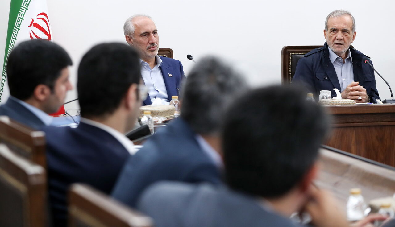 به گزارش مسیر انرژی به نقل از مهر، جلسه ارائه گزارش پیشرفت اجرای مهم‌ترین برنامه‌های افزایش تولید و رفع ناترازی‌ها در حوزه انرژی، پیش از ظهر امروز چهارشنبه ۲۱ آبان ۱۴۰۴، به ریاست مسعود پزشکیان، برگزار شد.