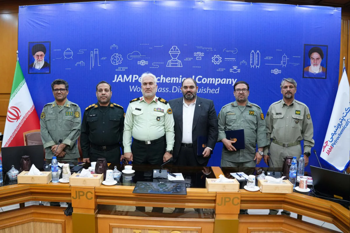 به گزارش مسیرانرژی به نقل از روابط‌عمومی و امور بین‌الملل پتروشیمی جم، این تفاهم‌نامه با امضای دکتر امیر اکبری مدیرعامل شرکت پتروشیمی جم و دکتر عبدالرحمن مرادزاده مدیرکل حفاظت محیط زیست استان بوشهر ، با هدف صیانت از زیست‌بوم‌های حساس ساحلی، توسعه فرهنگ حفاظت محیط زیست، آموزش و توانمندسازی جوامع محلی و نیز اجرای طرح‌های آموزشی، پژوهشی و فرهنگی در محدوده پارک ملی دریایی نای‌بند تمدید شد.